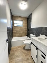 1443 NW 34th St in Miami, FL - Building Photo - Building Photo