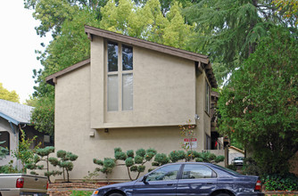 2421 E St in Sacramento, CA - Building Photo - Building Photo