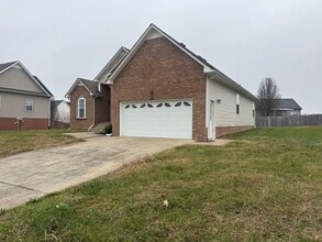 3216 Twelve Oaks Blvd in Clarksville, TN - Building Photo - Building Photo