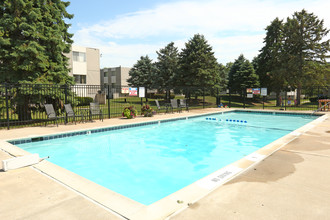 Robin Oaks in Midland, MI - Foto de edificio - Building Photo