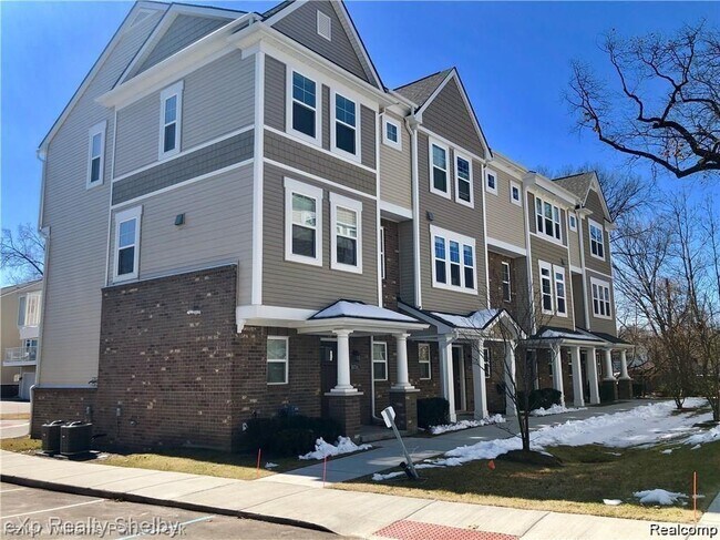 1071 N Sherman Dr in Royal Oak, MI - Building Photo - Building Photo