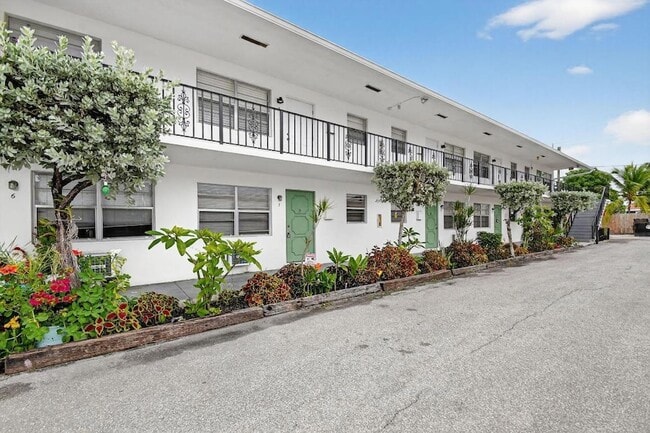 1406 Barton Rd, Unit 7 in Lake Worth Beach, FL - Foto de edificio - Building Photo