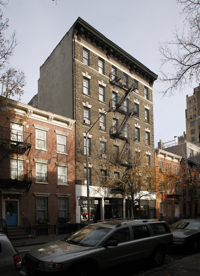 19 Christopher St in New York, NY - Building Photo - Building Photo