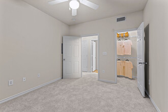 Cypress Creek at Lakeline Apartment Homes in Cedar Park, TX - Foto de edificio - Building Photo