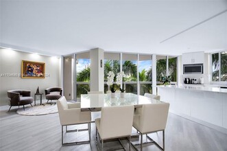 20185 E Country Club Dr in Miami, FL - Building Photo - Building Photo