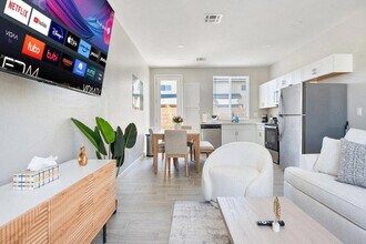 6612 W Paradise Ln in Glendale, AZ - Foto de edificio - Building Photo