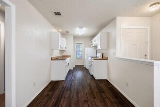 12311 Alderbrook Dr in Austin, TX - Building Photo - Building Photo