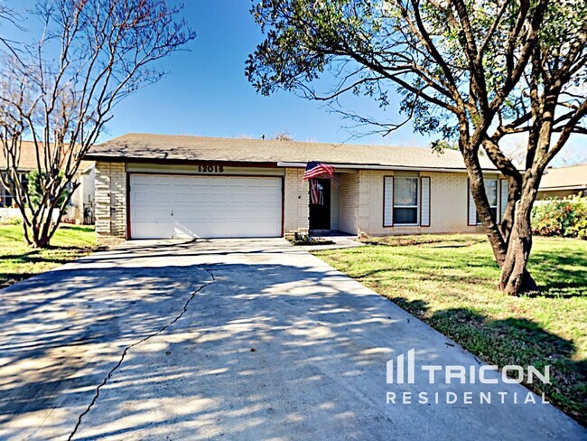 12015 El Sendero St in San Antonio, TX - Building Photo - Building Photo