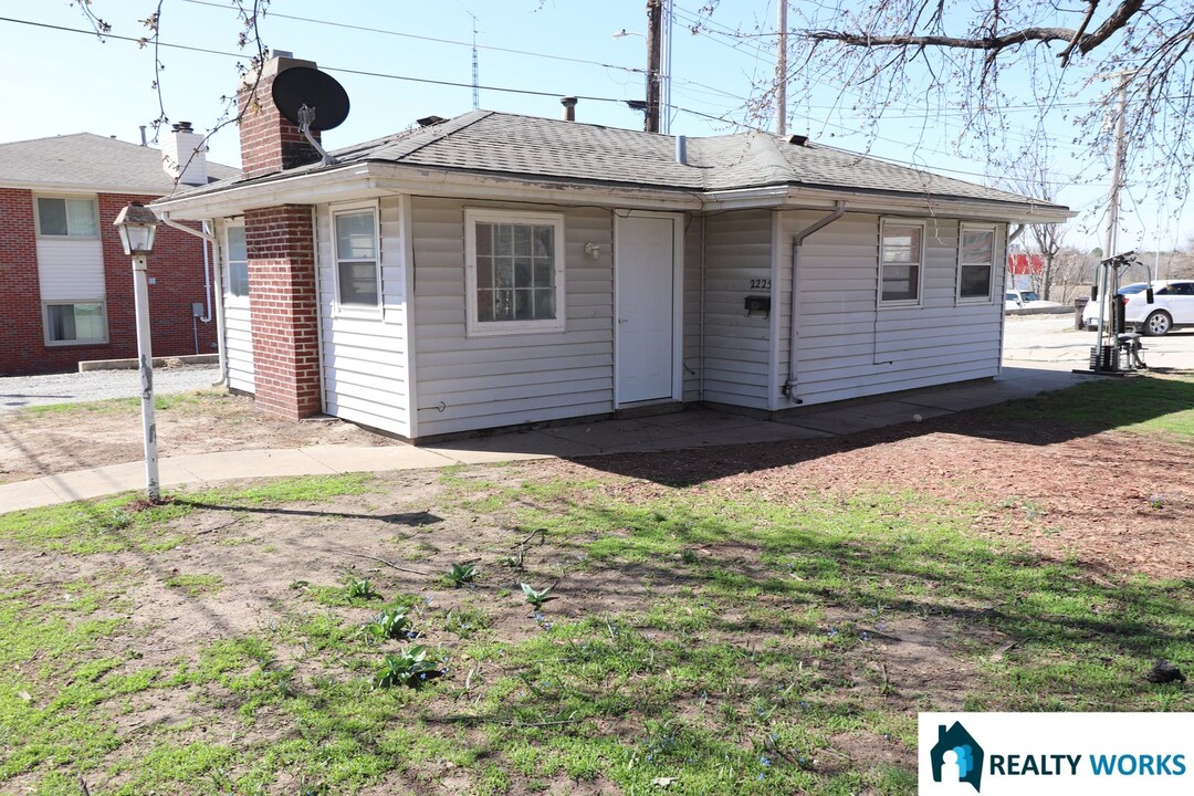 2225 N 49th St in Lincoln, NE - Building Photo