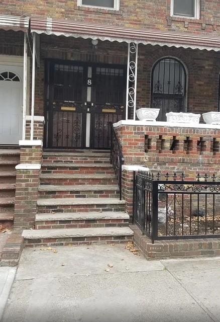 8 E 95th St