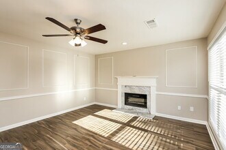 655 Suwanee Lakes Cir NW in Suwanee, GA - Building Photo - Building Photo
