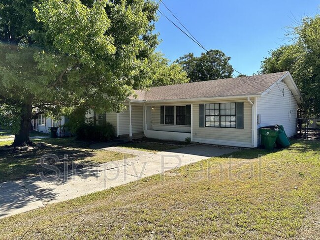 3211 Poplar St in Greenville, TX - Building Photo - Building Photo