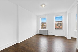 117 57th St, Unit 2 in West New York, NJ - Foto de edificio - Building Photo