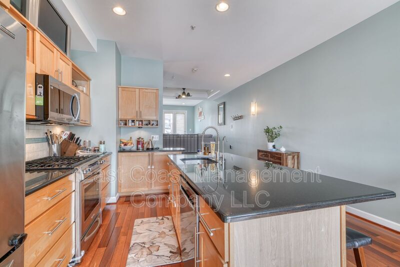 928 S Robinson St in Baltimore, MD - Building Photo