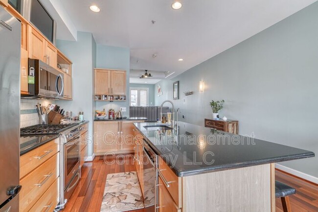 property at 928 S Robinson St