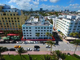 1390 Ocean Dr in Miami Beach, FL - Building Photo