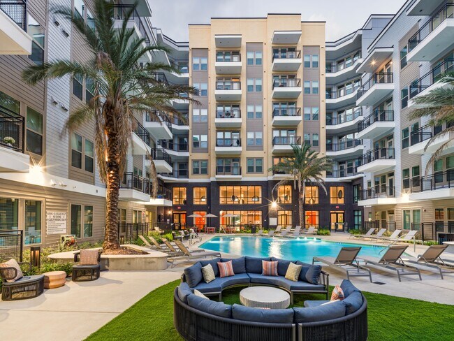 The Brighton Garden Oaks in Houston, TX - Building Photo - Building Photo