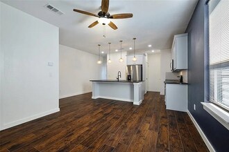 800 S Welch St in Denton, TX - Building Photo - Building Photo