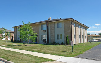 8801 Buckingham Dr Apartments