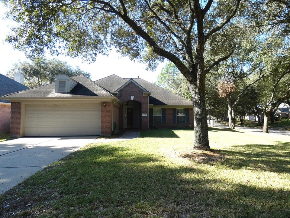 8427 Shadow Gate Ct in Houston, TX - Building Photo