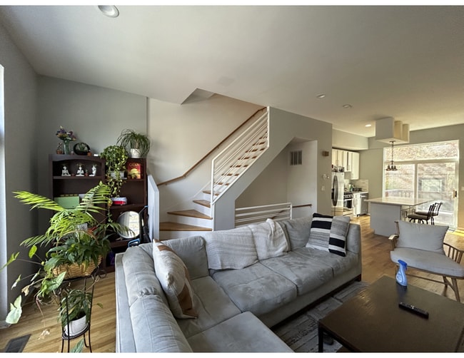 2205 W Ohio St