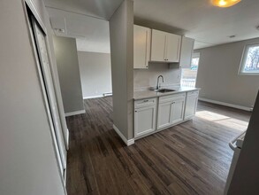 1094 Wellington St in Sarnia, ON - Building Photo - Building Photo