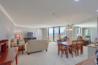2800 N Ocean Dr in Riviera Beach, FL - Foto de edificio - Building Photo