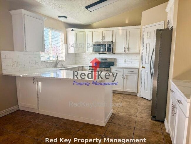 1193 Cedarwood Rd in Tooele, UT - Building Photo - Building Photo