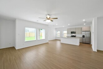 13311 Campos Dr in Houston, TX - Foto de edificio - Building Photo