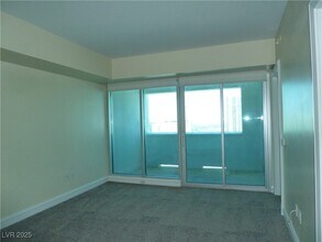 2700 Las Vegas Blvd S, Unit 2005 in Las Vegas, NV - Building Photo - Building Photo