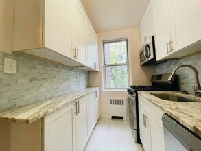 84-35 Lander St in Queens, NY - Foto de edificio - Building Photo