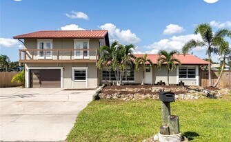 4612 7th St Ct E in Ellenton, FL - Building Photo