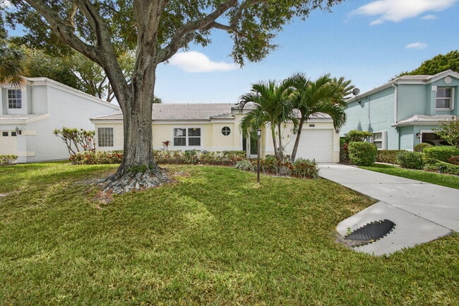 18221 SE Fairview Cir in Tequesta, FL - Building Photo - Building Photo