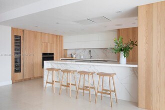 1581 Brickell Ave in Miami, FL - Building Photo - Building Photo