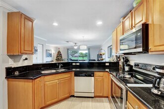 9115 Chambers St in Tamarac, FL - Building Photo - Building Photo