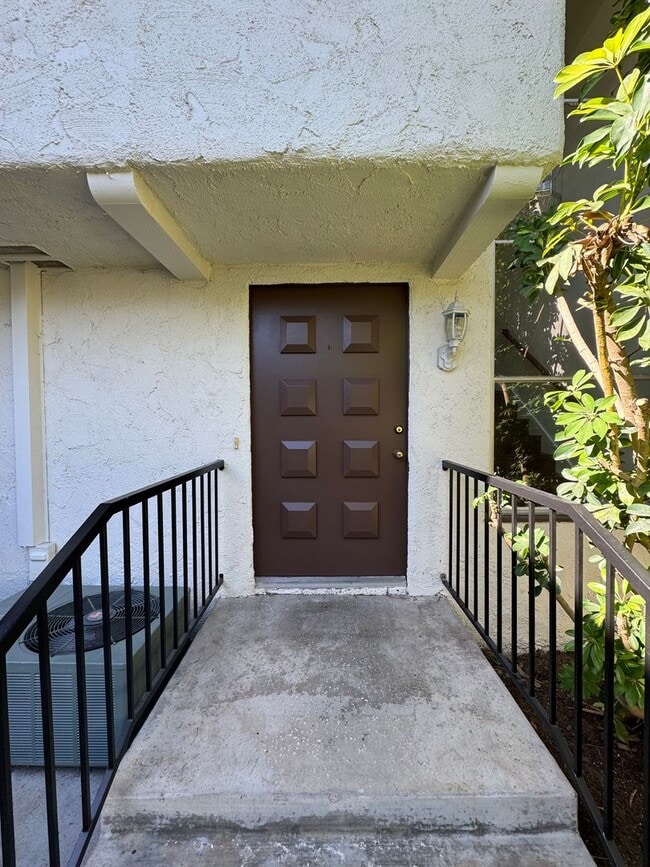 562 Knollview Ln in Thousand Oaks, CA - Building Photo - Building Photo