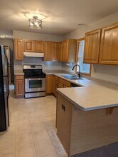 6036 W Mitchell St, Unit Upper Unit in West Allis, WI - Building Photo - Building Photo