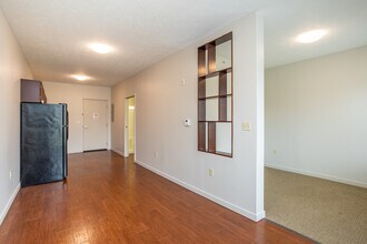 35 East Apartments in Lincoln, NE - Building Photo - Interior Photo