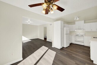 1941 Aletha Ln in Vacaville, CA - Building Photo - Building Photo