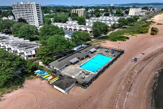 65 W Walk in West Haven, CT - Building Photo - Building Photo