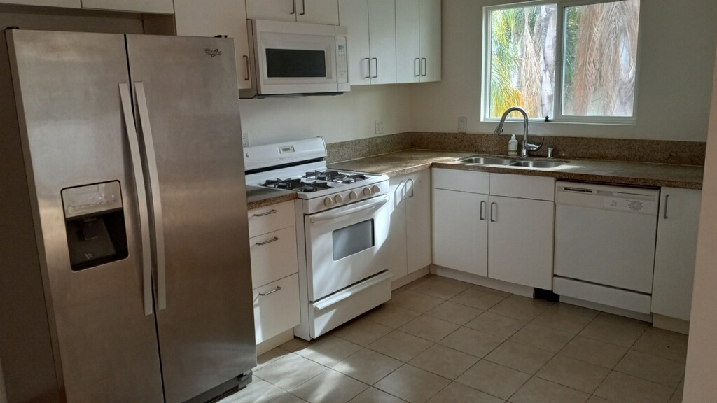 5860 Hazeltine Ave in Sherman Oaks, CA - Building Photo