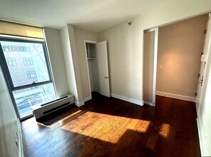26-26 Jackson Ave in Queens, NY - Building Photo - Building Photo