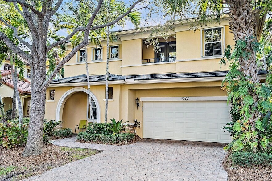 1043 Vintner Blvd in Palm Beach Gardens, FL - Building Photo