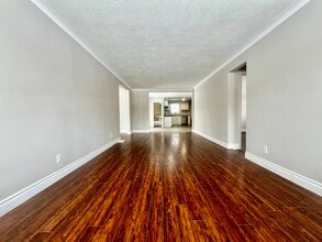 112 Cross St in Chatham, ON - Building Photo - Building Photo