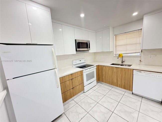 5160 SW 40th Ave in Fort Lauderdale, FL - Building Photo - Building Photo