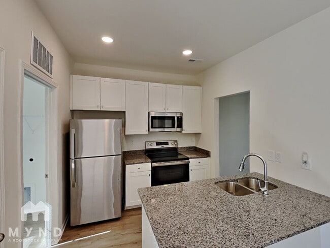 819 W Walnut Ave in Gastonia, NC - Foto de edificio - Building Photo