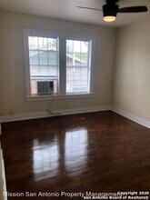 614 E Dewey Pl in San Antonio, TX - Building Photo - Building Photo