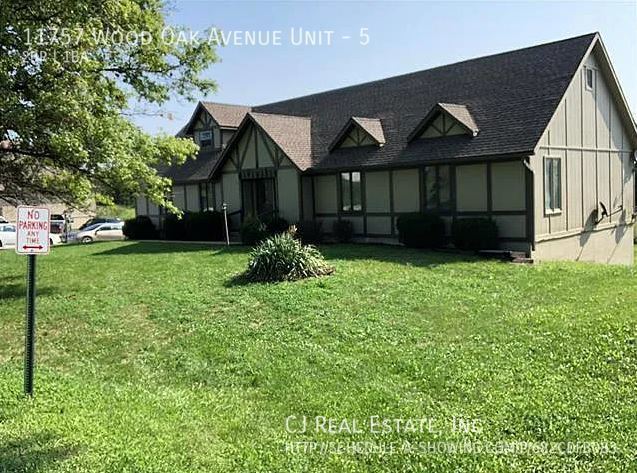 11757 Wood Oak Ave in Richmond, MO - Building Photo