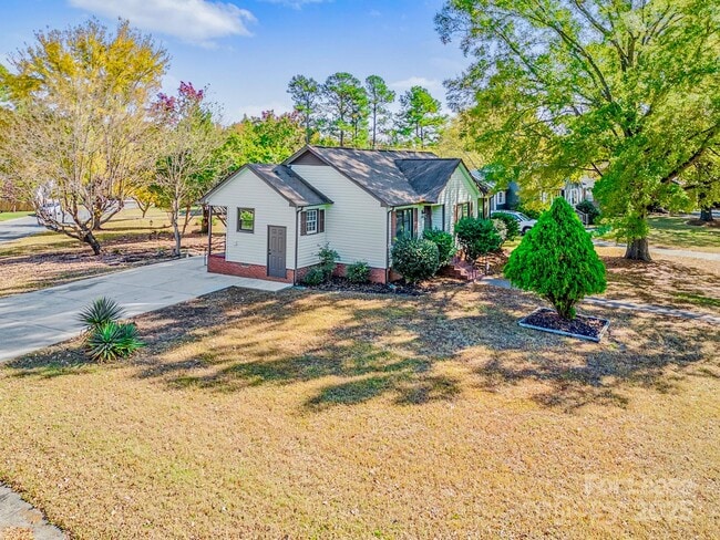 property at 7605 Bramblewood Dr