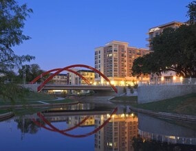 Savoye in Addison, TX - Foto de edificio - Building Photo